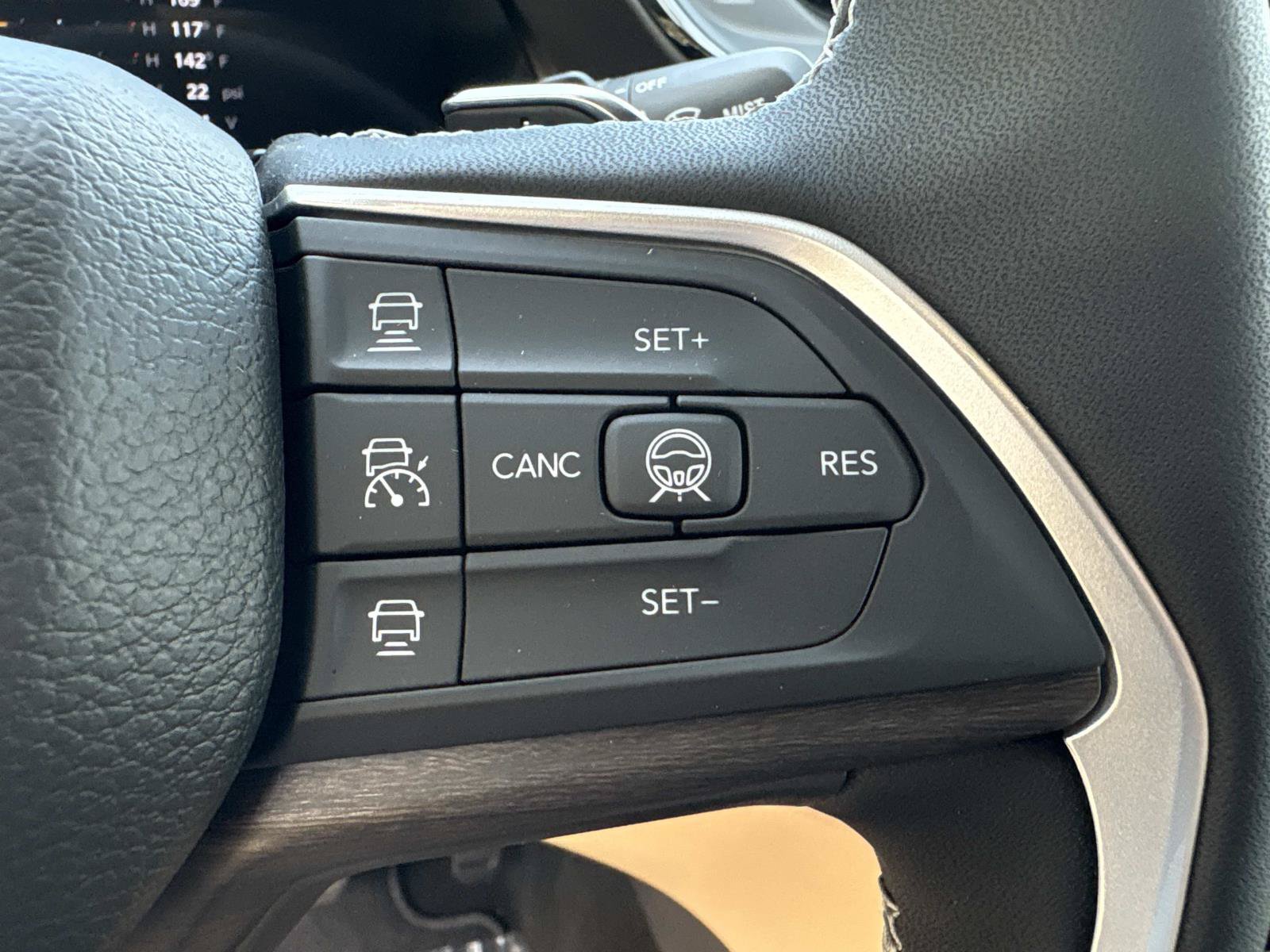 New 2027 Jeep Grand Cherokee Limited RWD image 28