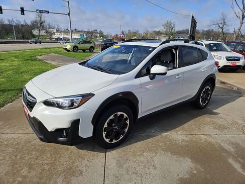 Used 2021 Subaru Crosstrek 2.0i Premium w/ Moonroof Package image 3