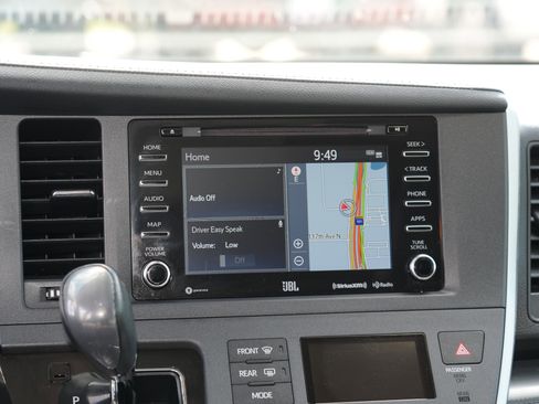 Used 2020 Toyota Sienna SE Premium w/ Nightshade Edition FWD image 21