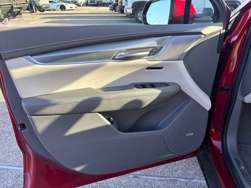 Used 2025 Cadillac XT5 Premium Luxury w/ Technology Package FWD image 9