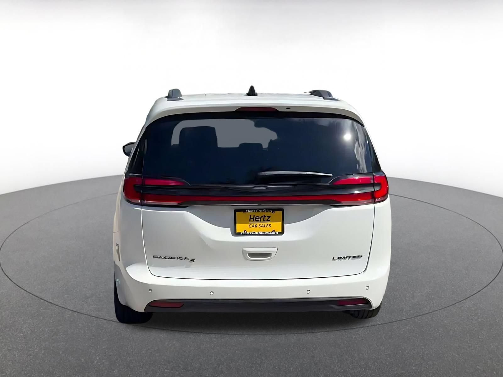 Used 2025 Chrysler Pacifica Limited FWD image 12