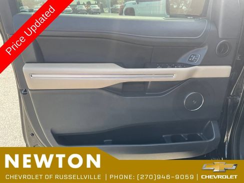 Used 2023 Ford Expedition Limited AWD/4WD image 8