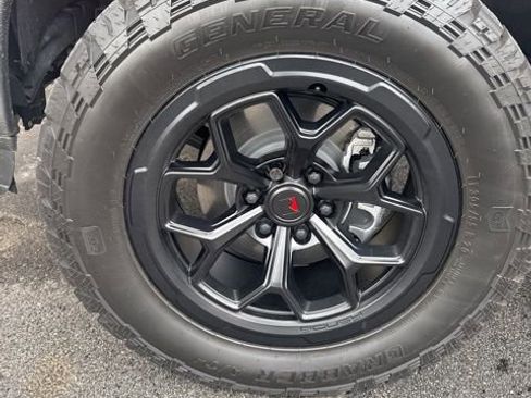 Used 2025 Ford F150 Lariat w/ Equipment Group 502A High image 9