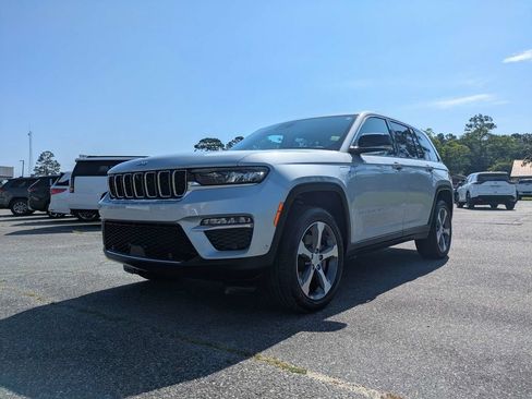 Used 2024 Jeep Grand Cherokee Limited 4xe w/ Luxury Tech Group II AWD/4WD image 8