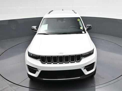 Used 2023 Jeep Grand Cherokee Laredo AWD/4WD image 30