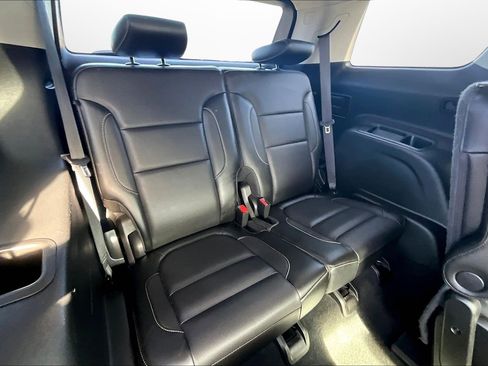 Used 2018 GMC Acadia SLT image 19