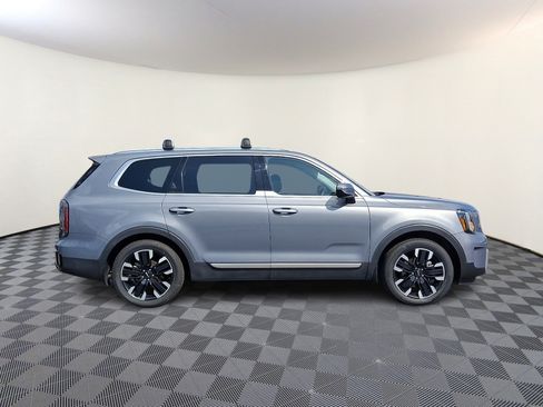 Used 2024 Kia Telluride SX Prestige w/ Towing Package AWD/4WD image 7