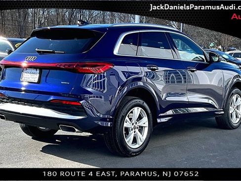 Used 2025 Audi Q5 Premium w/ Convenience Package image 2