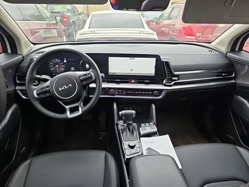 Used 2025 Kia Sportage SX image 18