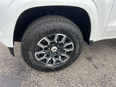 New 2026 Chevrolet Colorado Z71 w/ LPO, Hood Decal Package image 10