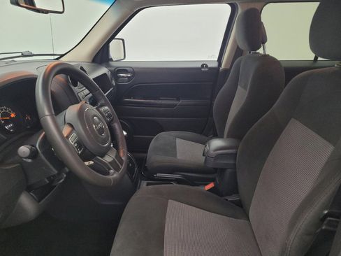 Used 2017 Jeep Patriot Latitude FWD image 17