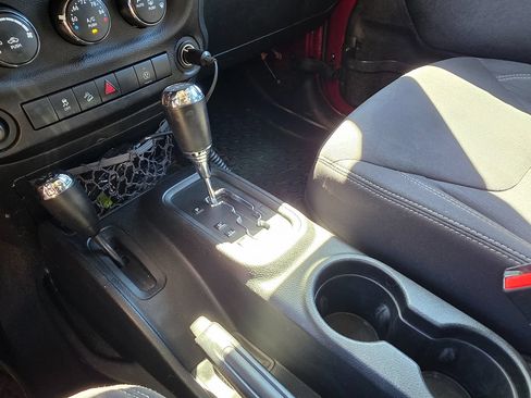 Used 2013 Jeep Wrangler Rubicon w/ PWR Convenience Group AWD/4WD image 33