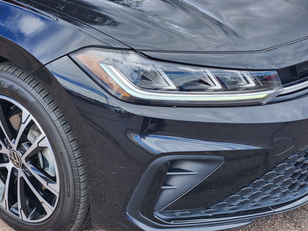 Used 2025 Volkswagen Jetta Sport FWD image 28