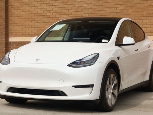 Used 2023 Tesla Model Y AWD image 6