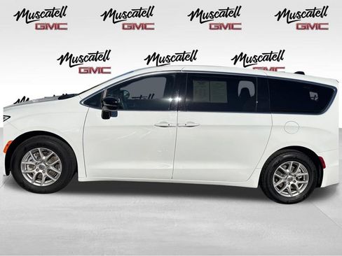 Used 2025 Chrysler Pacifica Select FWD image 7