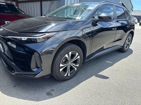 Used 2024 Toyota bZ4X FWD image 2