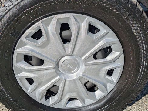 Used 2023 Ford E-Transit image 20