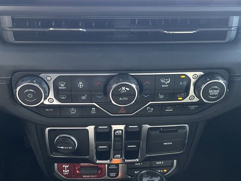 Used 2024 Jeep Wrangler Unlimited Rubicon image 17
