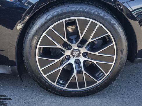 Used 2021 Porsche Taycan image 9