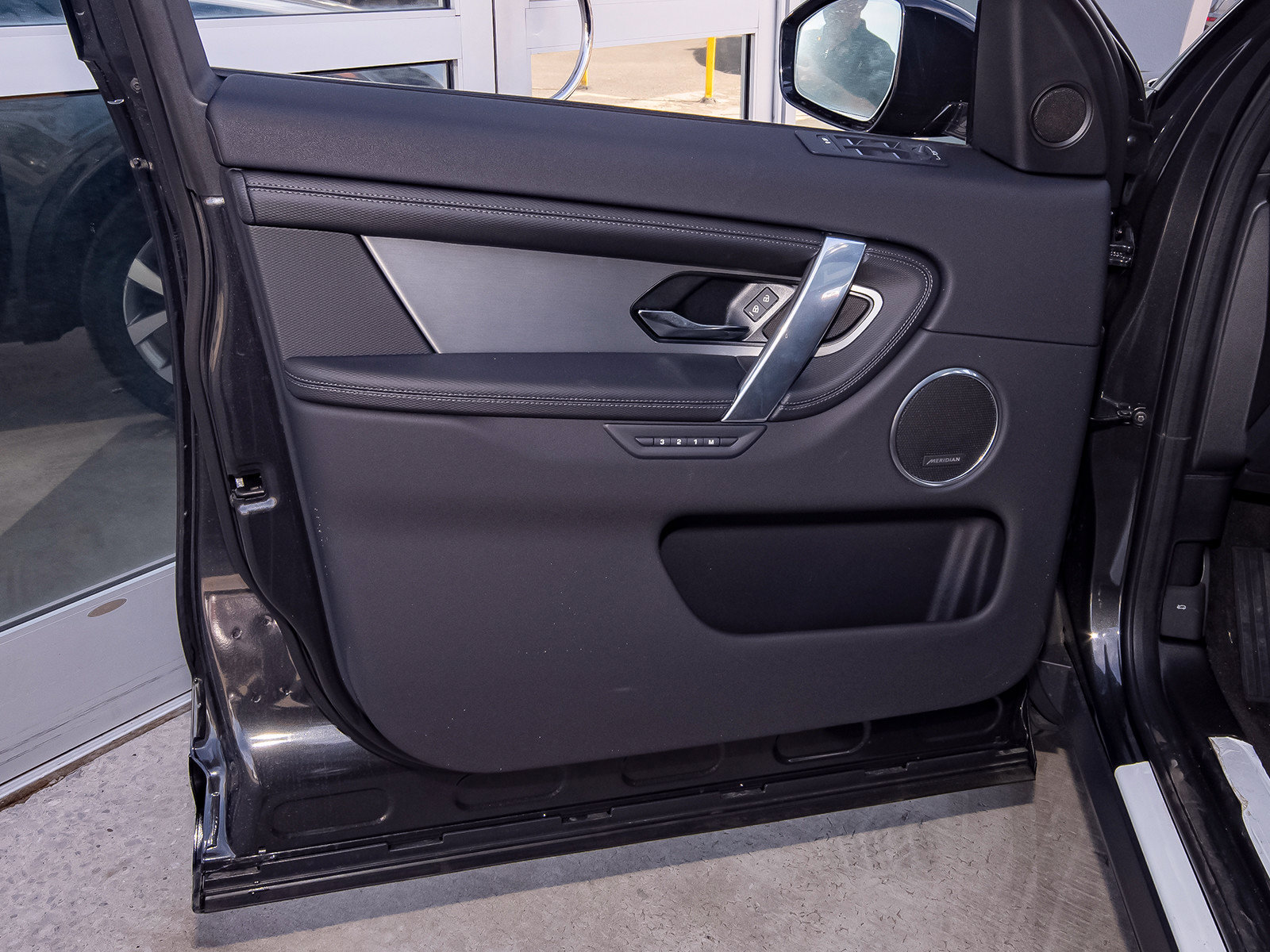 New 2026 Land Rover Discovery Sport Landmark AWD/4WD image 32