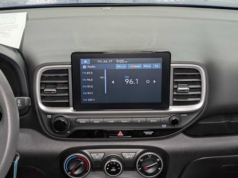 Used 2023 Hyundai Venue SE FWD image 18