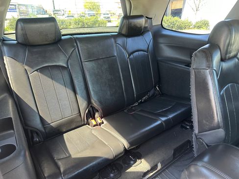 Used 2009 GMC Acadia SLT w/ Visibility Package image 14