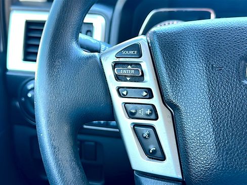 Used 2019 Nissan Titan SV image 29