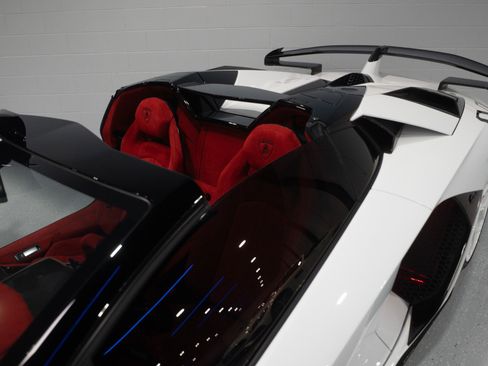 Used 2020 Lamborghini Aventador SVJ AWD/4WD image 25