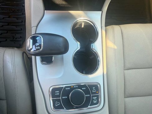Used 2014 Jeep Grand Cherokee Overland w/ Advanced Technology Group AWD/4WD image 26