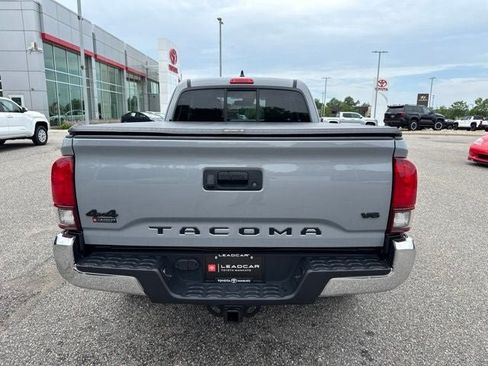 Certified 2020 Toyota Tacoma SR5 w/ Blackout Package AWD/4WD image 11