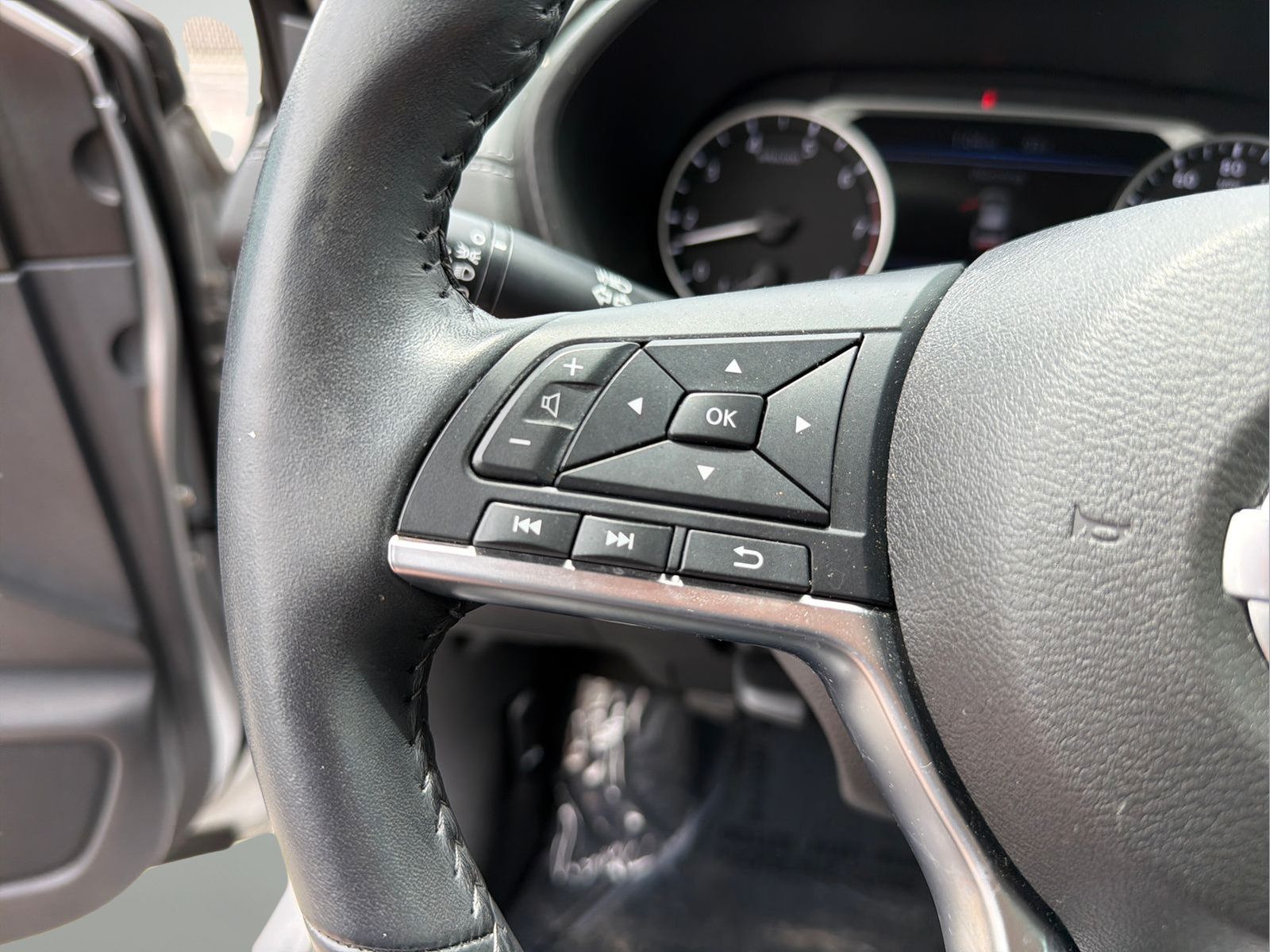 Certified 2021 Nissan Sentra SV FWD image 13