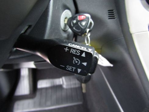 Used 2009 Pontiac Vibe w/ Sun And Sound Package image 7