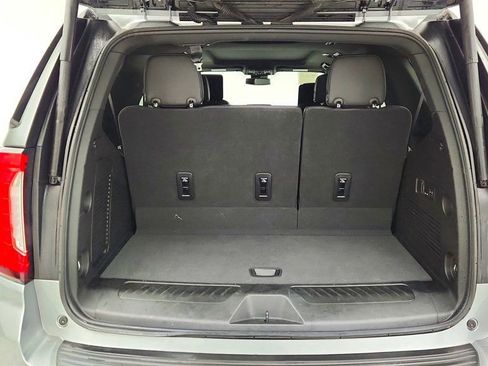 Used 2023 GMC Yukon SLT w/ SLT Premium Package image 24