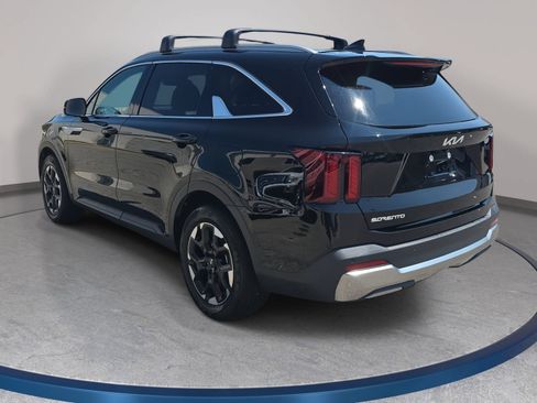Used 2025 Kia Sorento S w/ Panoramic Sunroof Package FWD image 7
