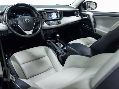 Used 2018 Toyota RAV4 Limited FWD image 20