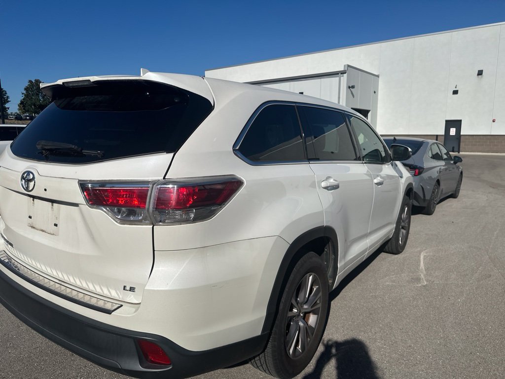 Used 2015 Toyota Highlander Plus FWD image 3