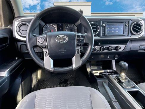 Used 2018 Toyota Tacoma SR5 image 5