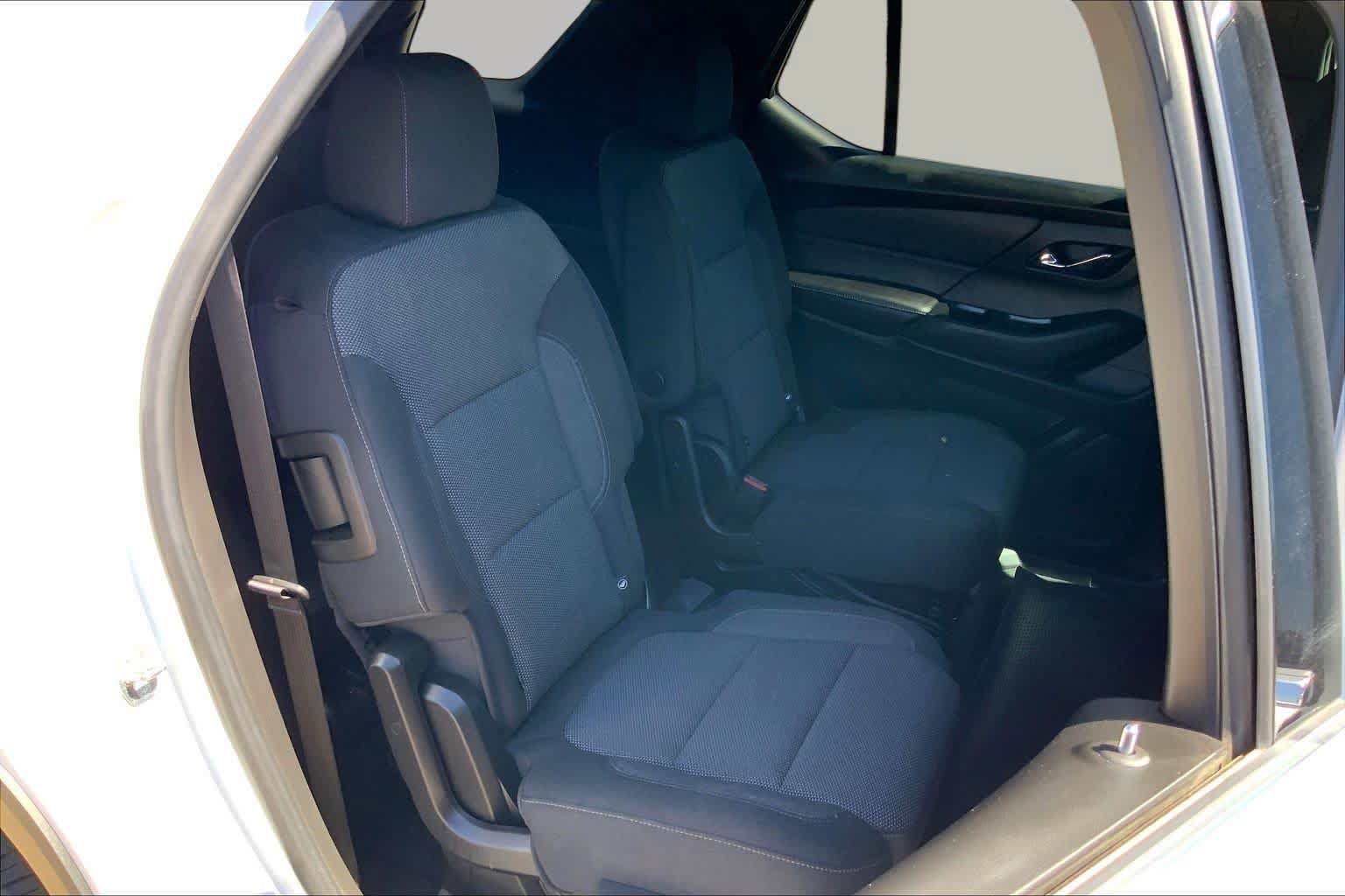 Used 2022 Chevrolet Traverse LT FWD image 20