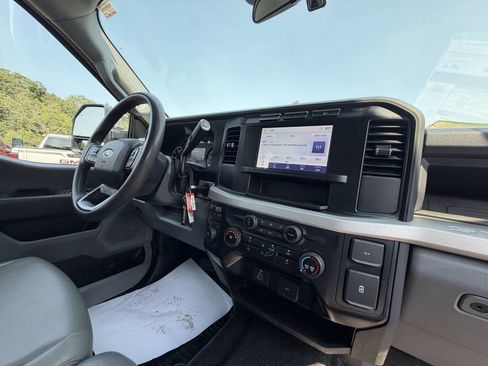 Used 2023 Ford F250 XL w/ Snow Plow Prep Package AWD/4WD image 27