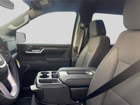 New 2026 GMC Sierra 1500 SLE image 16