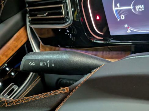 Used 2024 Jeep Grand Wagoneer Series III image 27