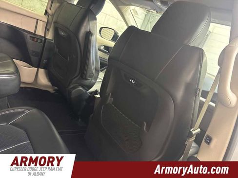 Used 2024 Chrysler Pacifica Touring-L image 32