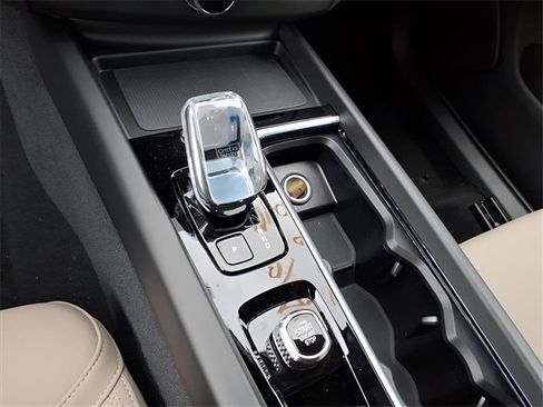 New 2026 Volvo XC60 B5 Core w/ Protection Package Premier image 20