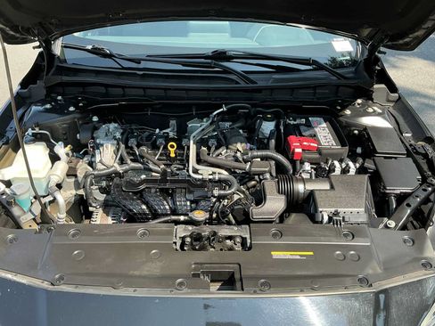 Used 2024 Nissan Altima 2.5 SV AWD/4WD image 30