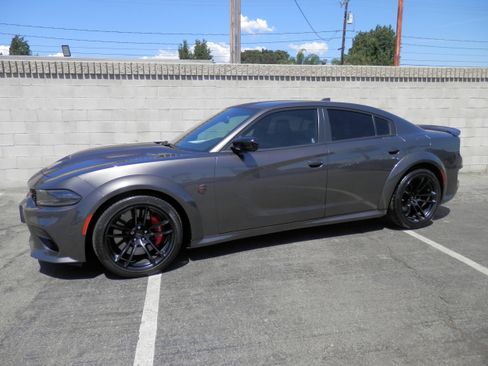 Used 2023 Dodge Charger SRT Hellcat w/ Harman/Kardon Audio Group image 2