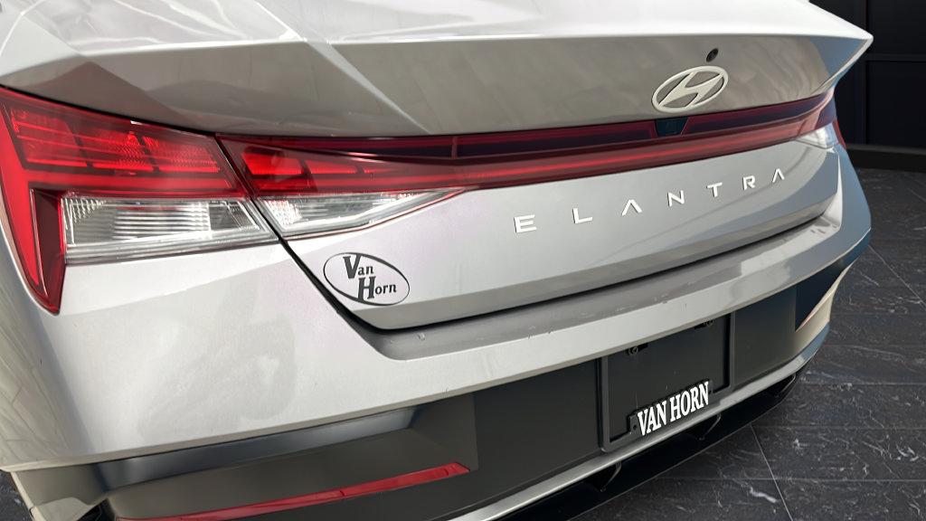 Used 2025 Hyundai Elantra SEL FWD image 37