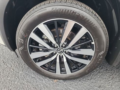 Used 2024 Nissan Pathfinder Platinum w/ Cargo Package image 36