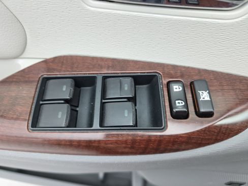 Used 2014 Toyota Sienna XLE w/ XLE Premium Package FWD image 29