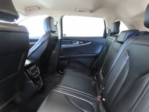 Used 2022 Lincoln Nautilus FWD w/ Premium Package image 16