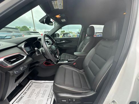Used 2021 Chevrolet TrailBlazer RS w/ Technology Package image 11